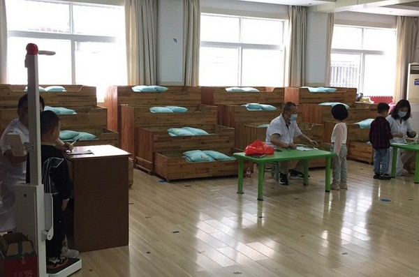 22我为群众办实事 健康体检过六一——县妇幼保健院开展迎“六一”儿童健康体检.jpg