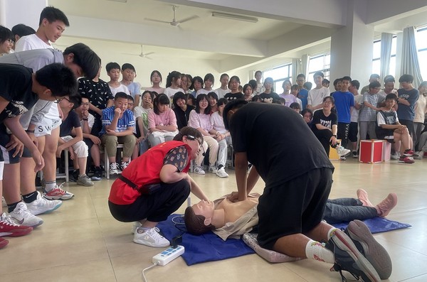 3333服务应急 志愿有我——卫健委巾帼宣讲服务应急救护培训进校园 (3).jpg