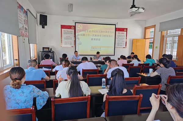 22227.12学习习近平总书记参观中国历史展览馆、指出中央政治局第三十一次集体学习... (2).jpg
