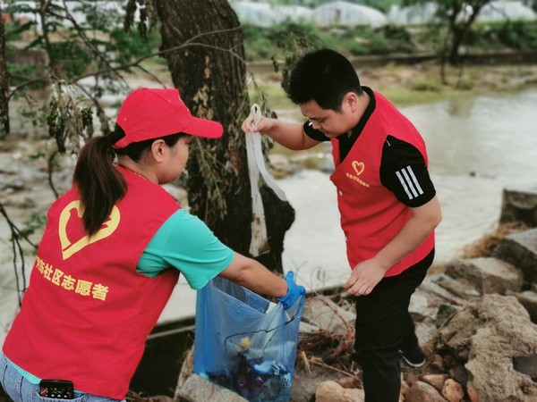 社区志愿者开展文明创建工作.jpg