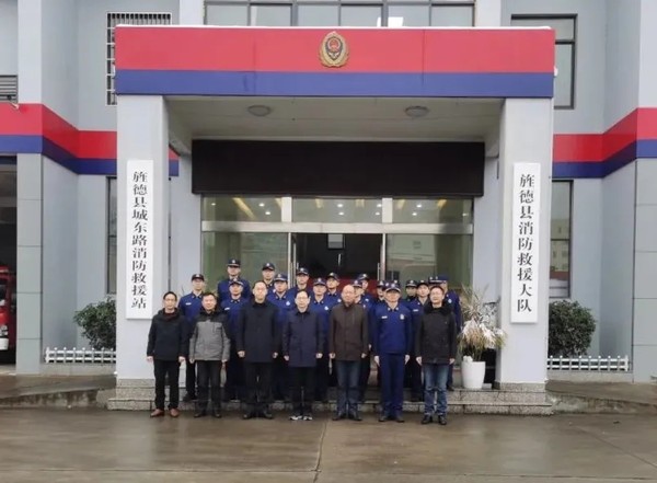 书记、县长为一线干部职工送去关怀和新春祝福1.webp.jpg