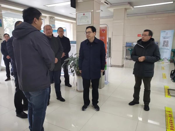 书记、县长为一线干部职工送去关怀和新春祝福5.webp.jpg