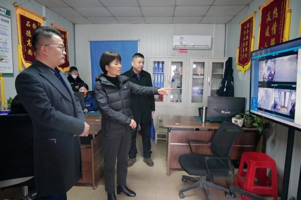 书记、县长为一线干部职工送去关怀和新春祝福9.webp.jpg