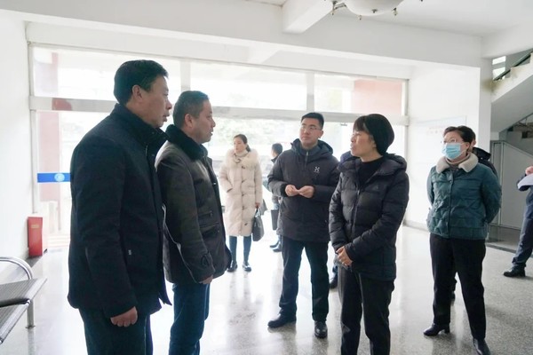 书记、县长为一线干部职工送去关怀和新春祝福13.webp.jpg