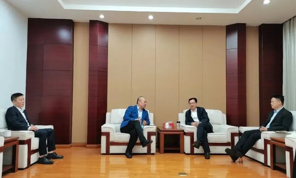 储德友会见北京北电科林电子有限公司总经理潘春雷等一行.jpg