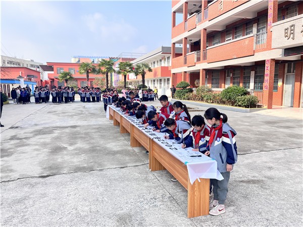 2022.12.13国家公祭日旌德县中小学生签名活动.jpg